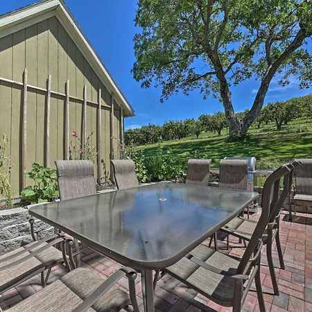 Storybook Glade Historical Homestead With Views! Hood River Exteriér fotografie