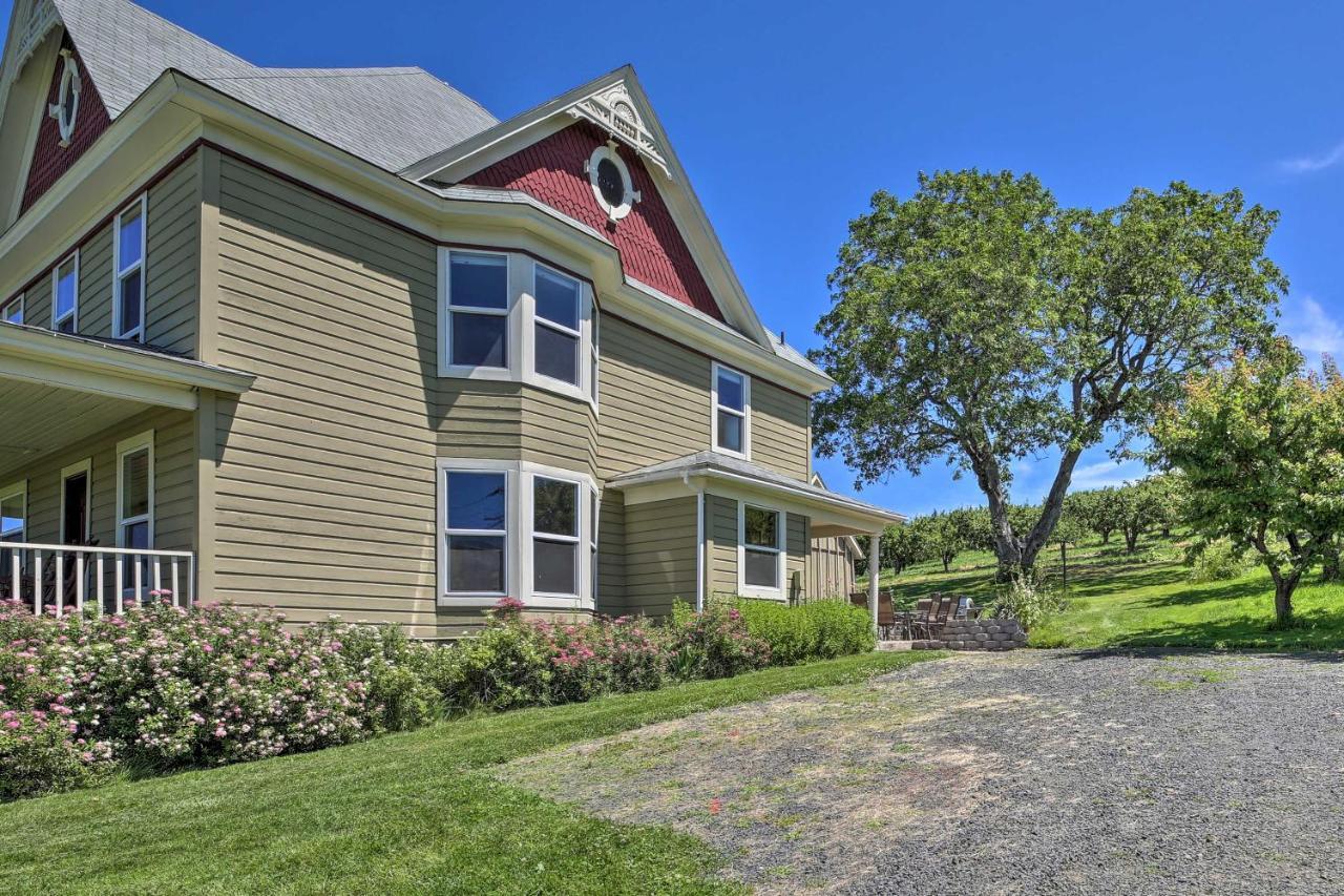 Storybook Glade Historical Homestead With Views! Hood River Exteriér fotografie