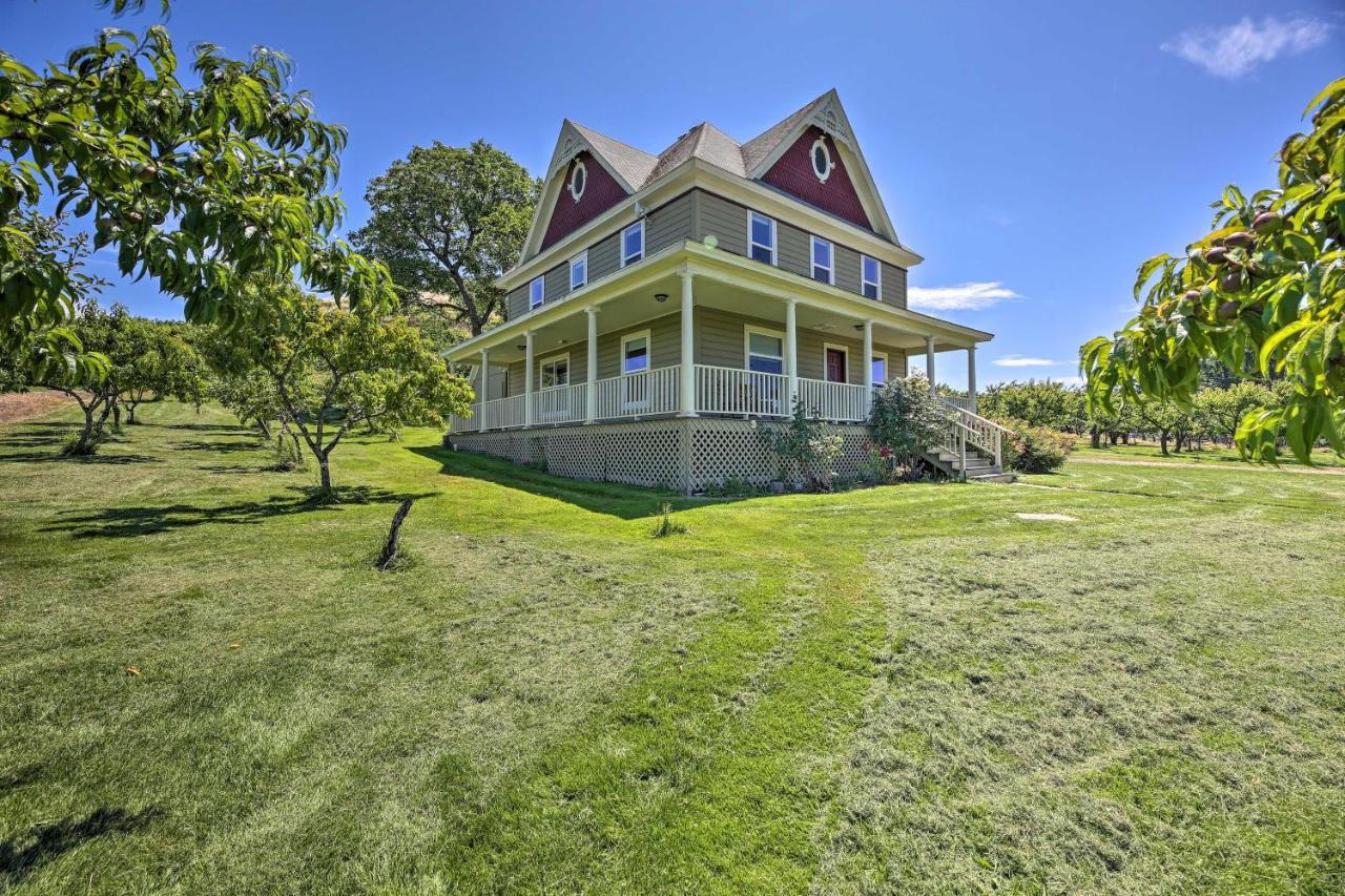 Storybook Glade Historical Homestead With Views! Hood River Exteriér fotografie