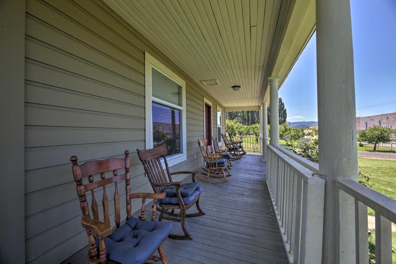 Storybook Glade Historical Homestead With Views! Hood River Exteriér fotografie